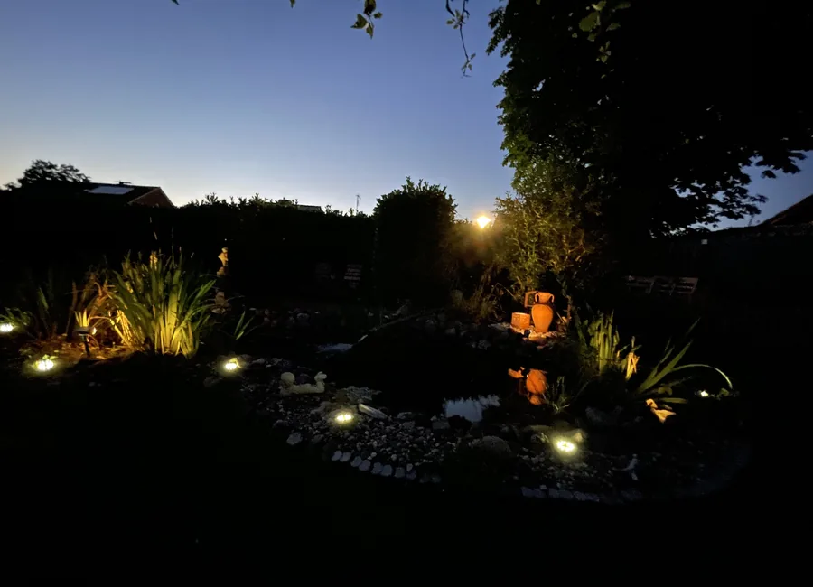 Spiegelungen bei Nacht