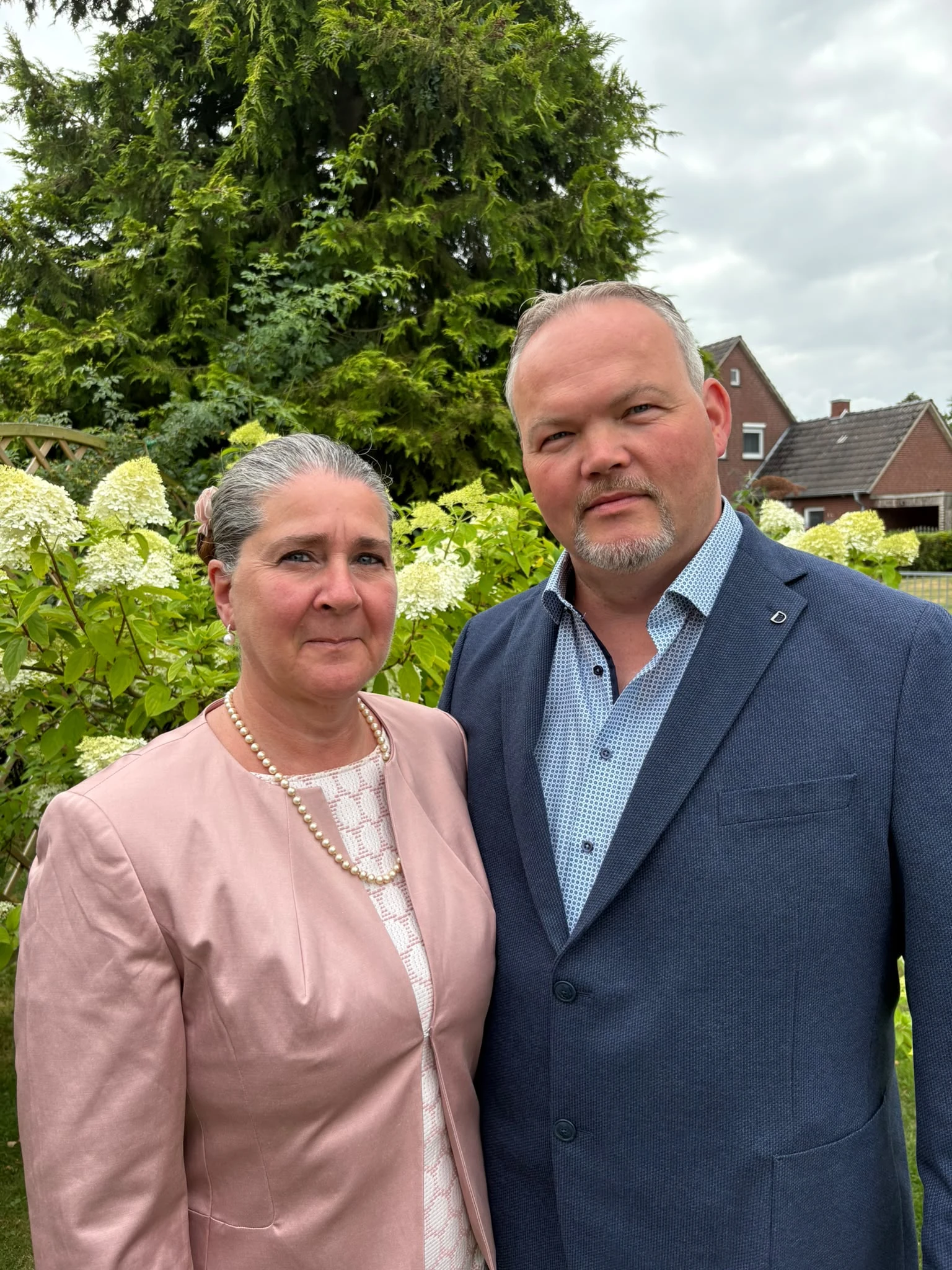 Stefan und Ulrike gemeinsam im Garten