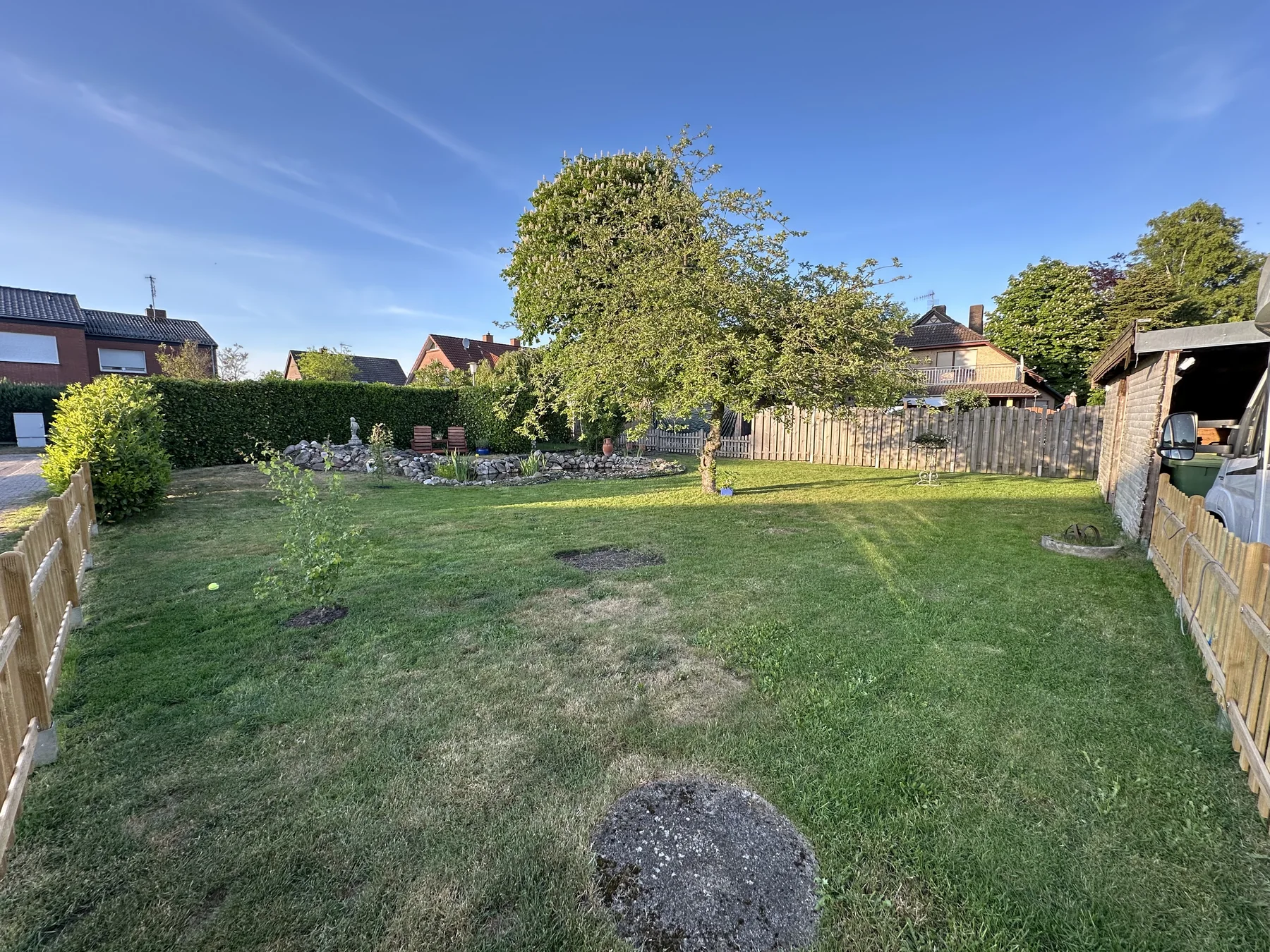 Vorher: Ecke am Gartenteich