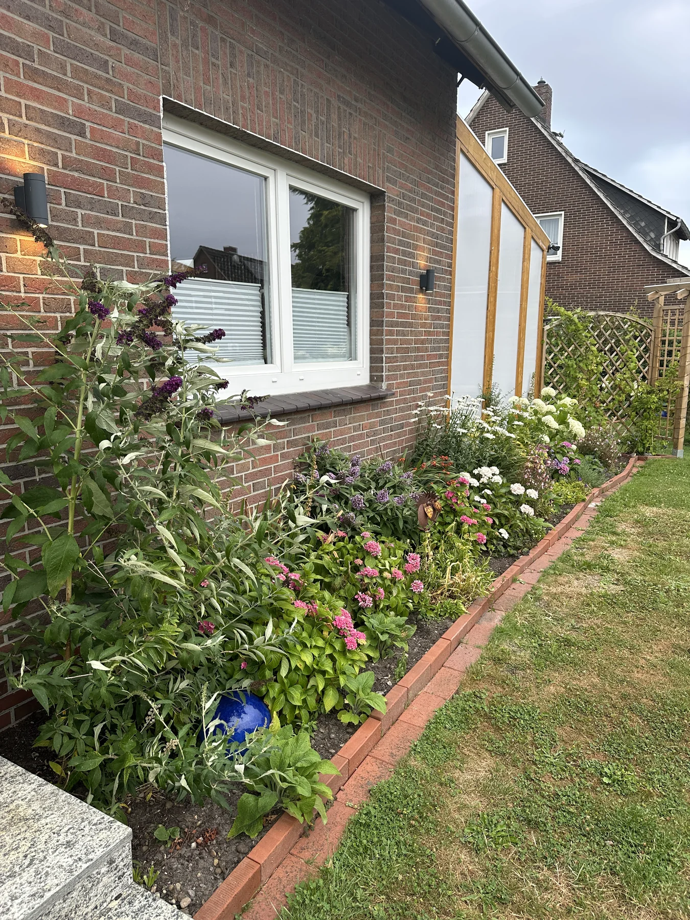 Nachher: Von der Haustür Richtung Terrasse
